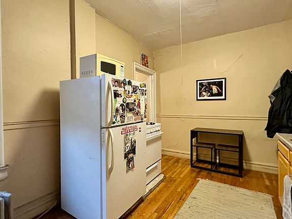 4th image of 383 S 3rd St #17