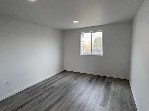 4th image of 207 W G St #207