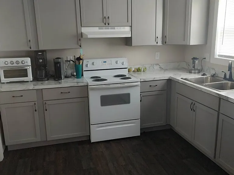 1323 Ponca Ave — Photo 8