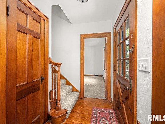 3rd image of 202 Essex Ln