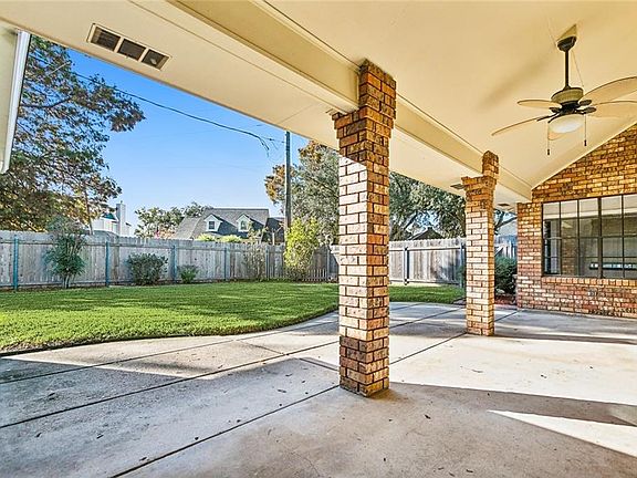 5th image of 2 Devereaux Dr