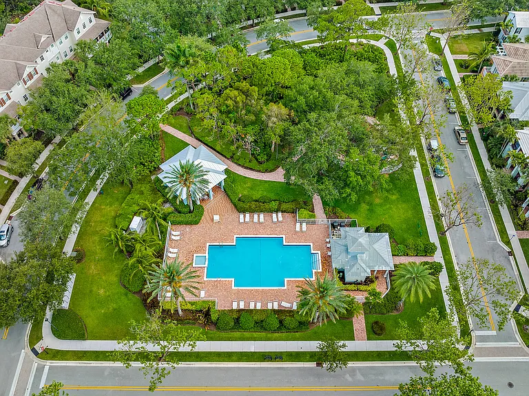 146 W Thatch Palm Cir — Photo 16