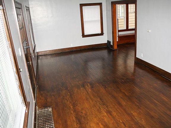 3rd image of 810 E Jackson Blvd