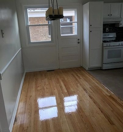 4th image of 3924 Jarvis Ave