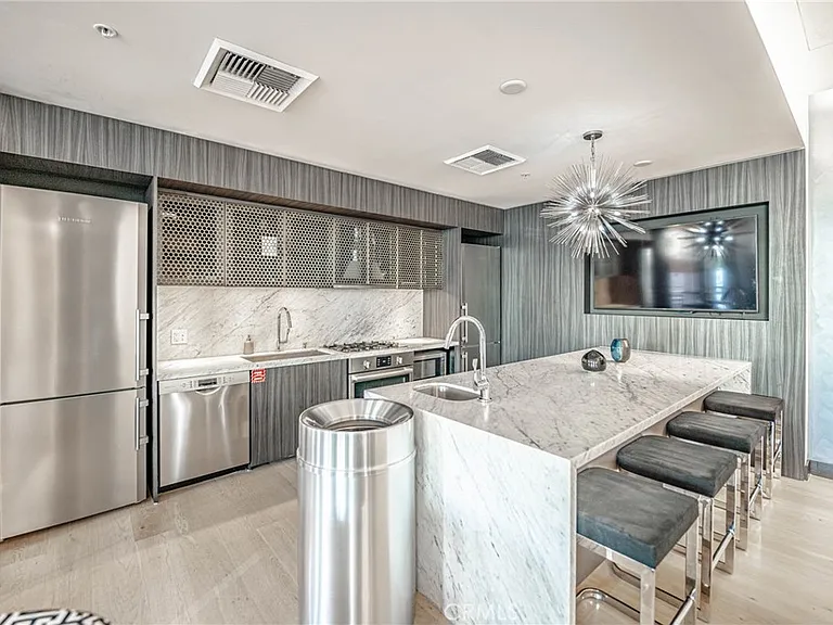 1050 S Grand Ave #1305 — Photo 18