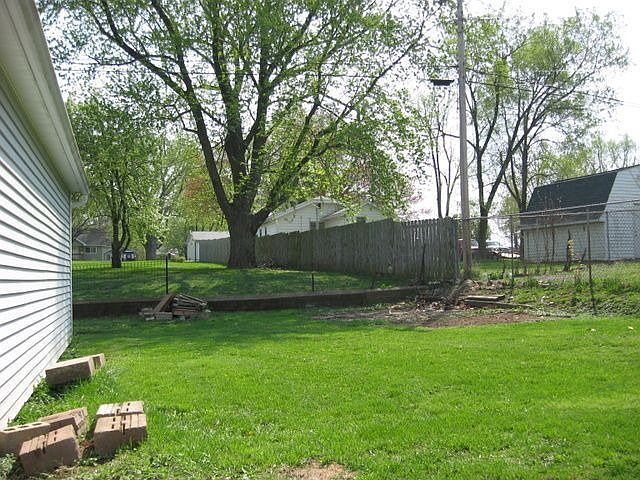 2nd image of 812 N 33rd St