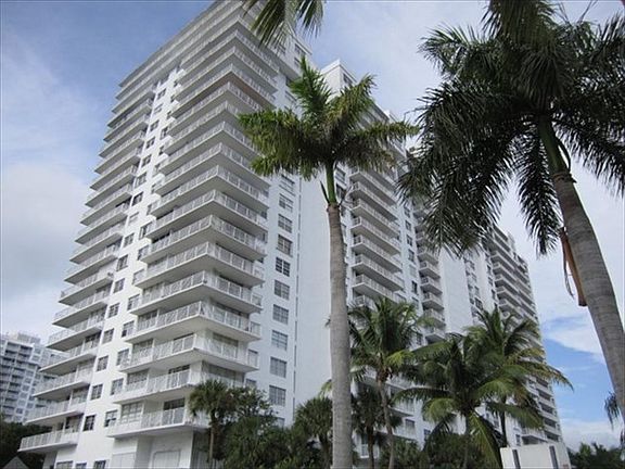 4th image of 2851 NE 183rd St APT 1602