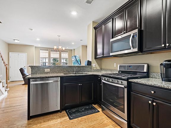 3rd image of 2 Dahlia Ln