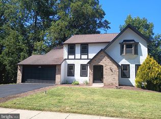 905 Edgewood Ln, Langhorne, PA 19053