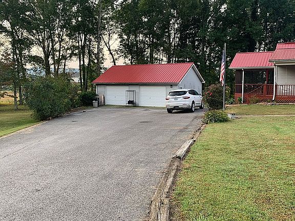 4th image of 82 Eagle Brook Dr