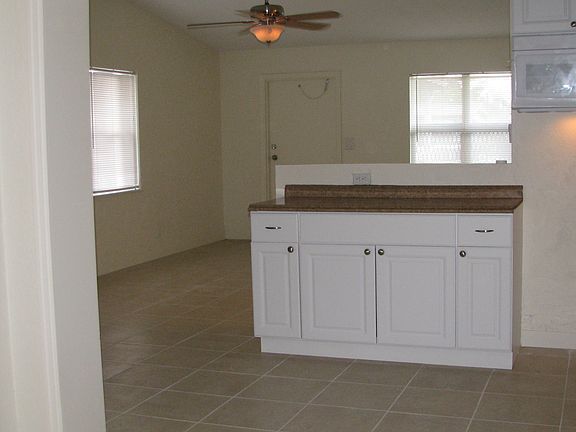 4th image of 1616 NW 15th Pl