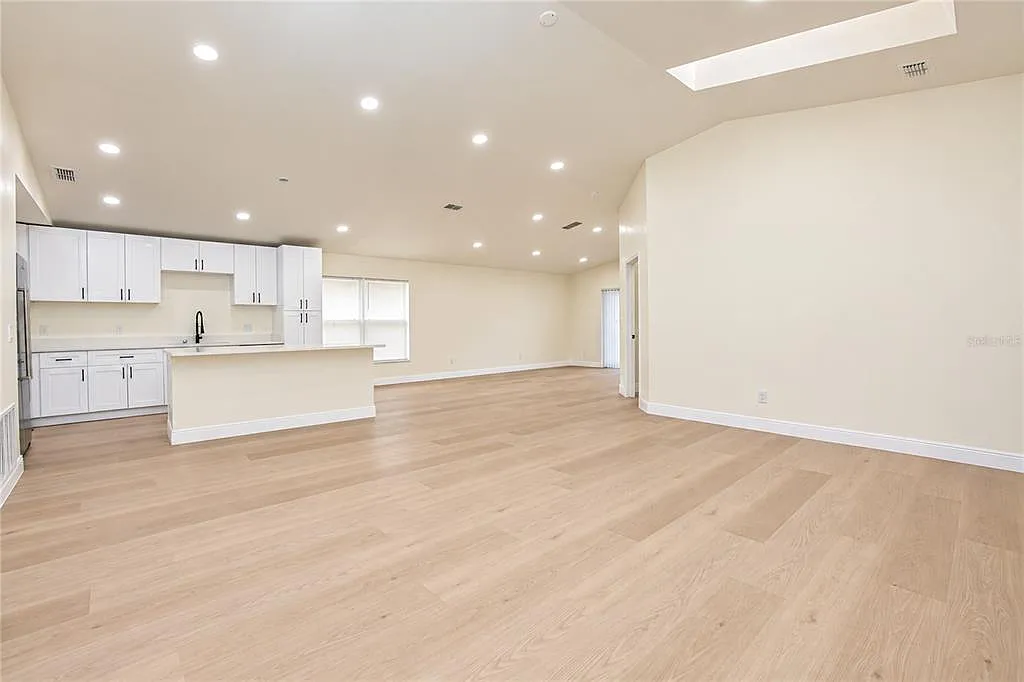 3 bed, 2.0 bath, 1567 sqft, $2,500 — Photo 4
