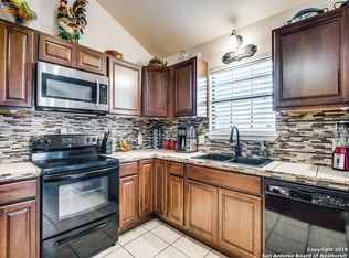 905 Orange St, Jourdanton, TX 78026