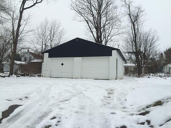 detached garage