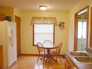 3rd image of 22984 Redwood Dr