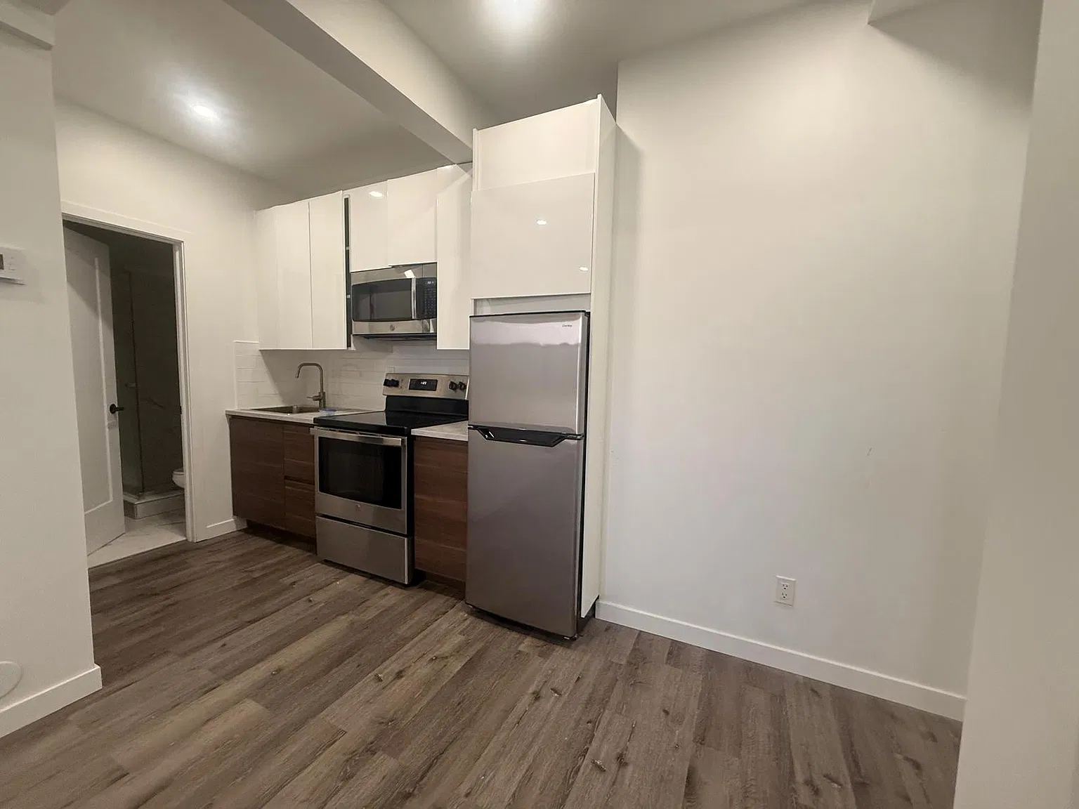 590 Main St E — Photo 2
