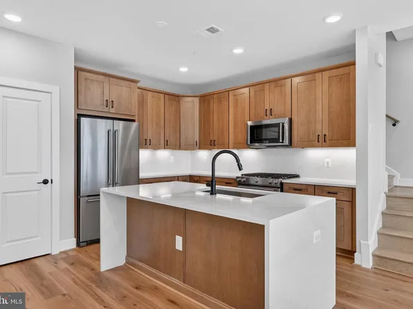 146 Pepperell St, Alexandria, VA 22304