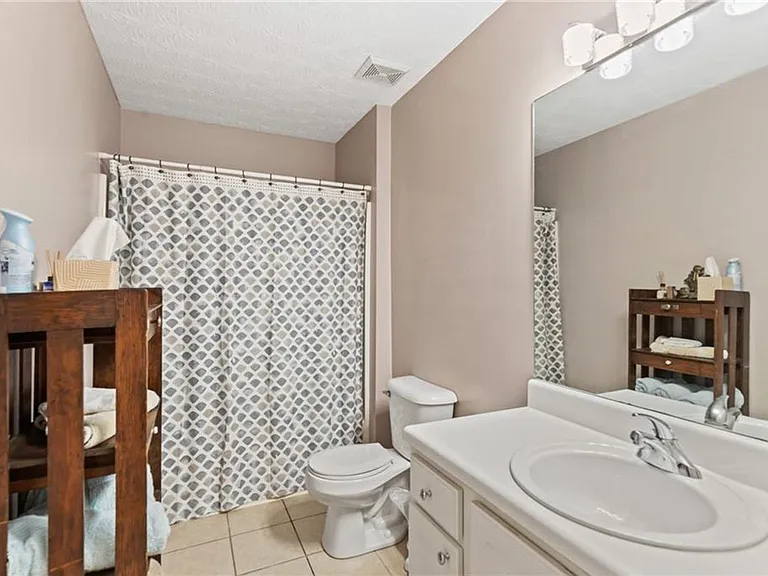 891 Harvard Dr — Photo 1