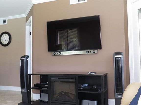 2nd image of 7 Shelter Cove Ln
