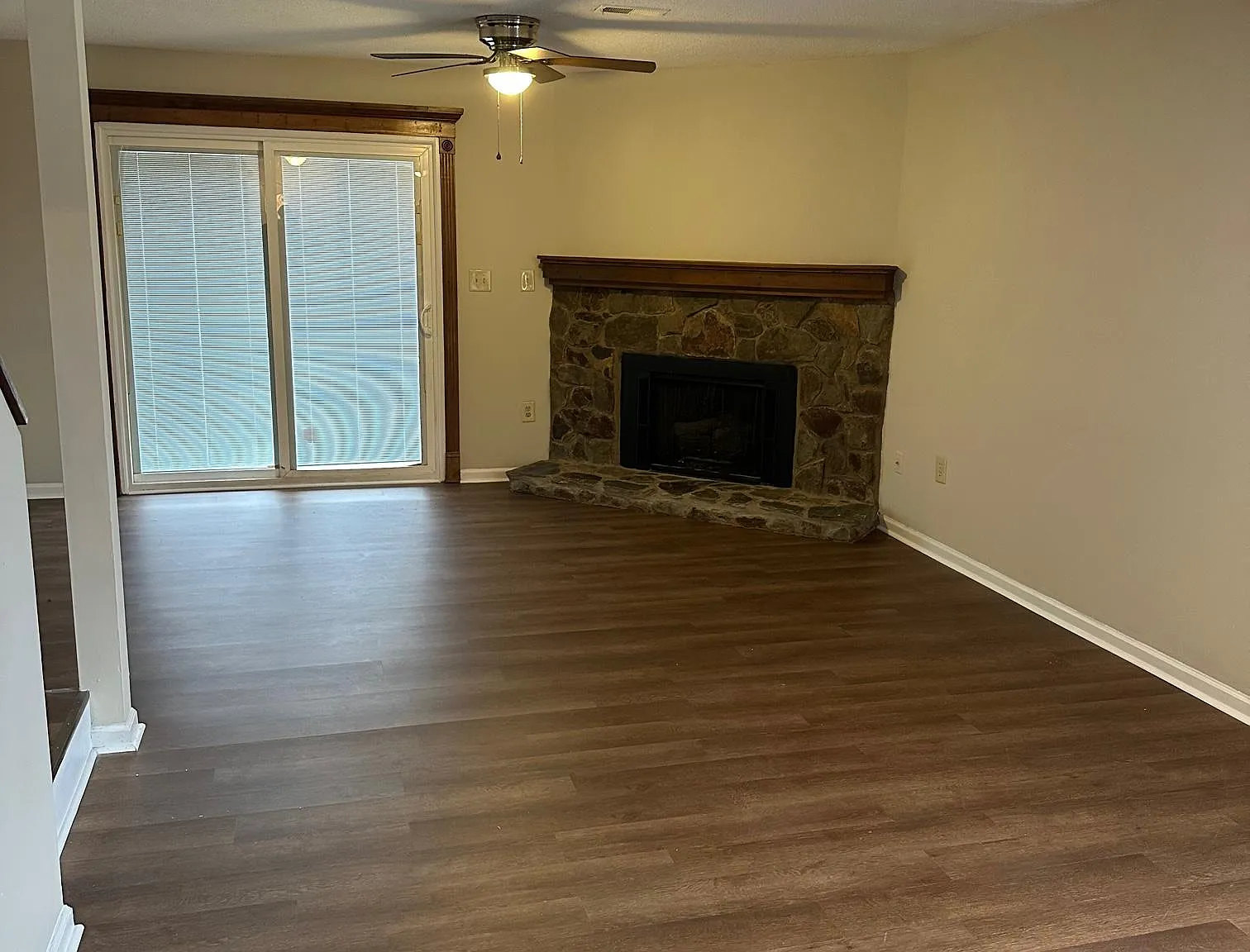 2 bed, 2.5 bath, 1286 sqft, $1,400 — Photo 3