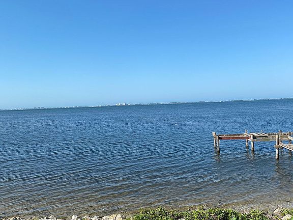3rd image of 3016 Bay Dr