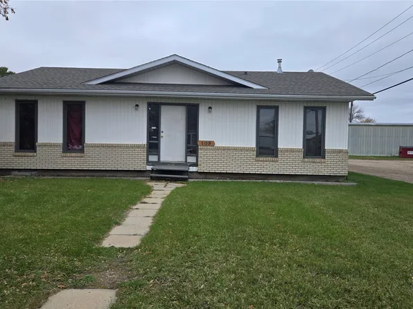 108 1st Street W, Carnduff, SK S0C 0S0