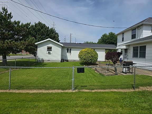 4th image of 2234 Putnam St