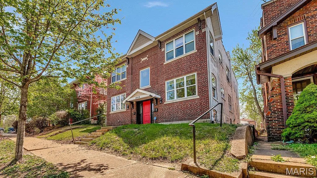 3 bed, 2.0 bath, 1927 sqft, $2,500 — Photo 2