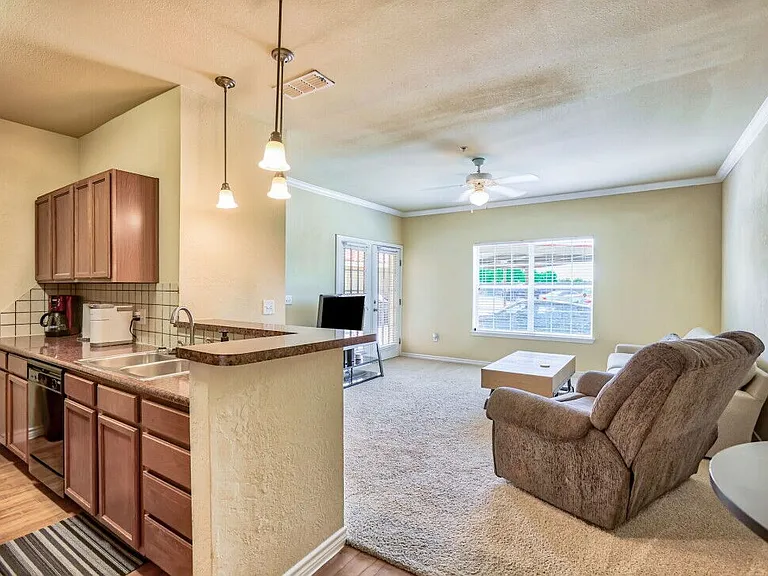 Stone Creek Ranch Apartments — Photo 4