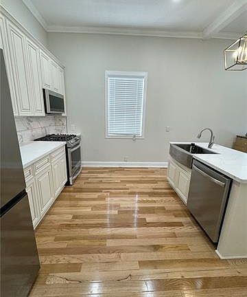 5th image of 3307 Baudin St