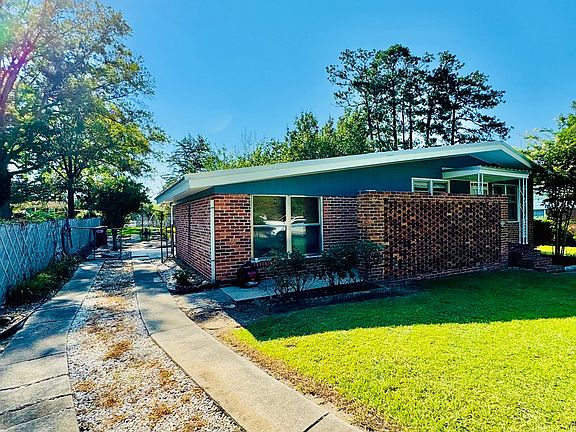 2nd image of 2403 Diana Ave