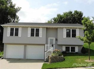 2072 Golden Eagle Dr, Dubuque, IA 52001