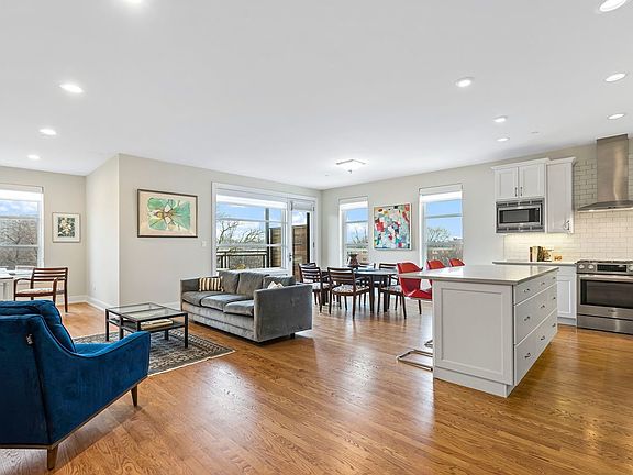 4th image of 1133 Chicago Ave #4W
