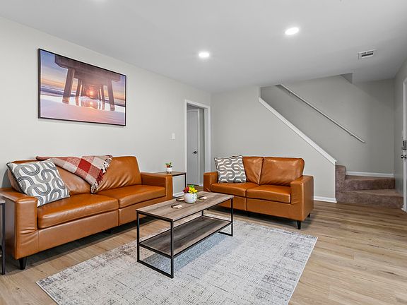 2nd image of 134 Woodberry Ct