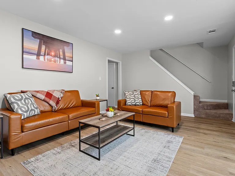 134 Woodberry Ct — Photo 3