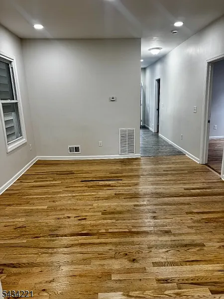 Building Photo - 1022 E 22nd St #1