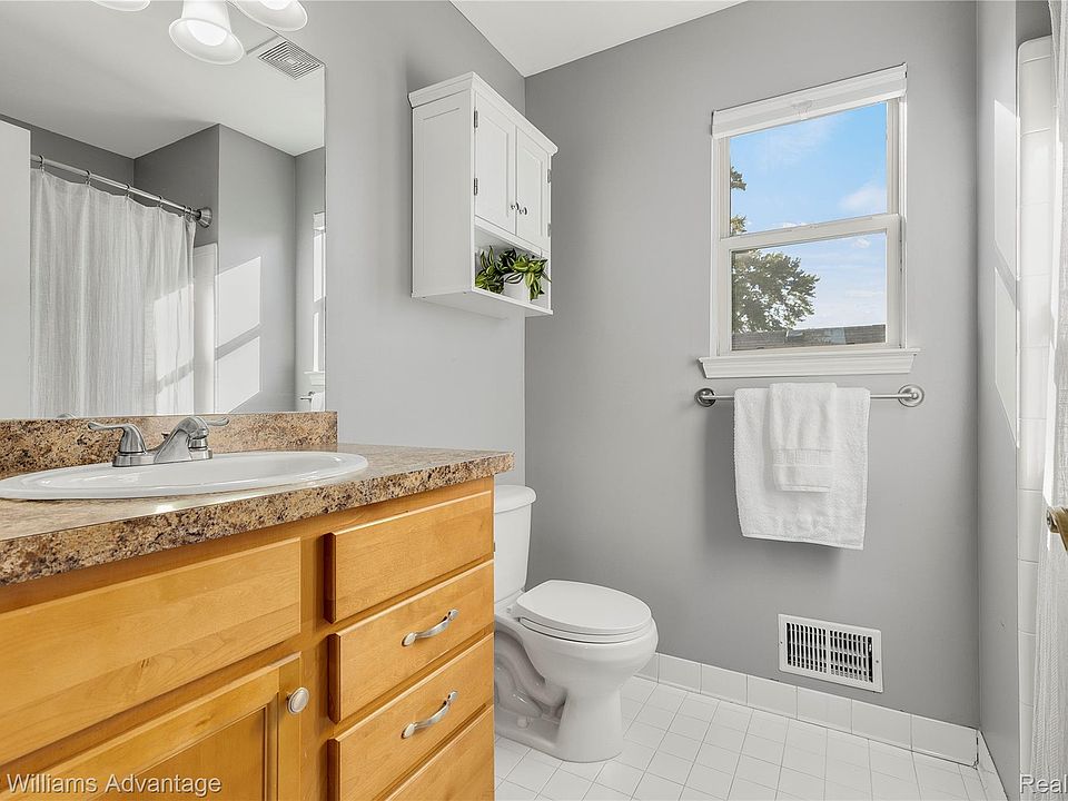 104 W Tacoma St, photo 26
