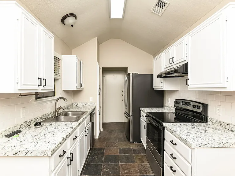 629 Ozark Ave — Photo 6