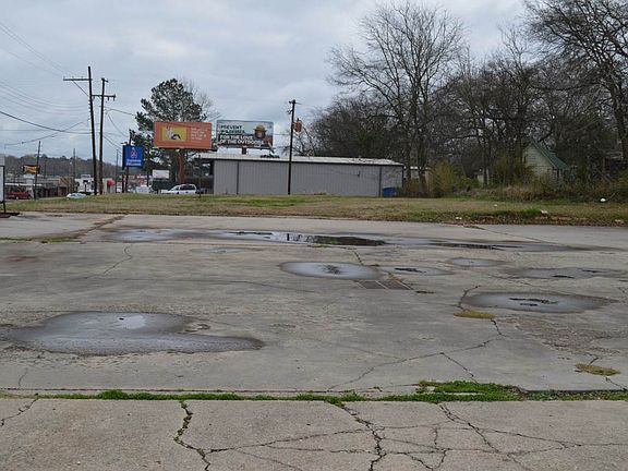 3rd image of 700 E Grand Ave