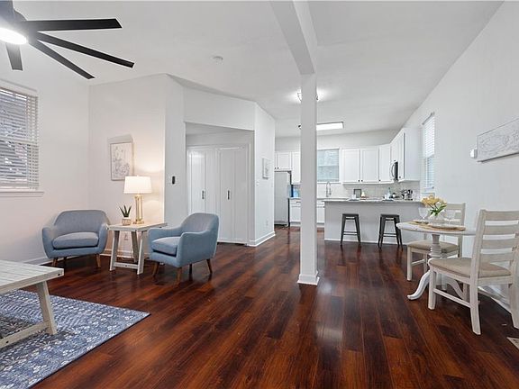 2nd image of 205 W 36th St