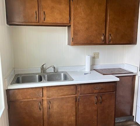 3rd image of 2361 Kenilworth Ave Unit 2