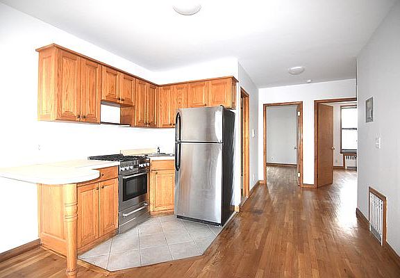 3rd image of 297 Kingsland Ave APT 2