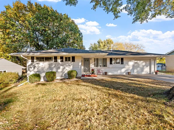 2115 NW 81st St, Clive, IA 50325