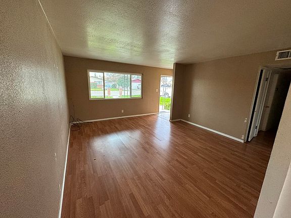 2nd image of 1510 W Sunnyside Avenue