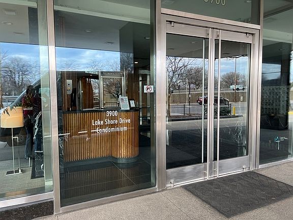 3rd image of 3900 N Lake Shore Dr APT 7H