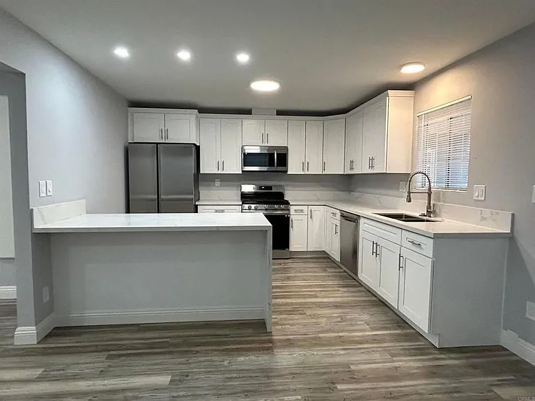 943 Georgia St — Photo 1