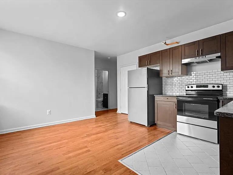 1421 Townsend St #1 — Photo 7