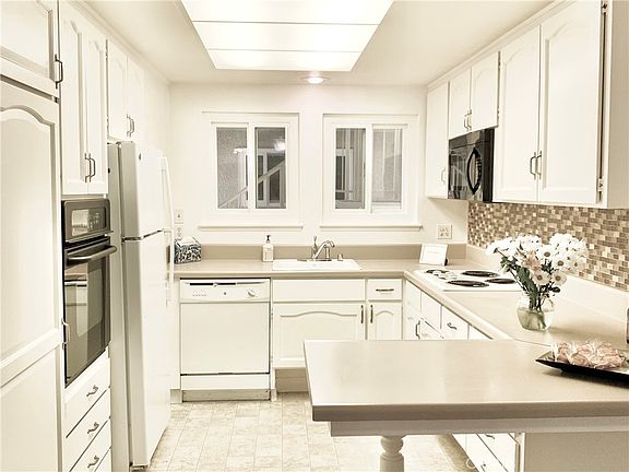 5th image of 897 Ronda Sevilla Unit C