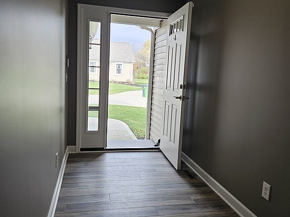 3rd image of 806 Glendale Ct