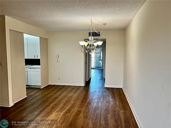 3rd image of 4302 Martinique Cir APT F4